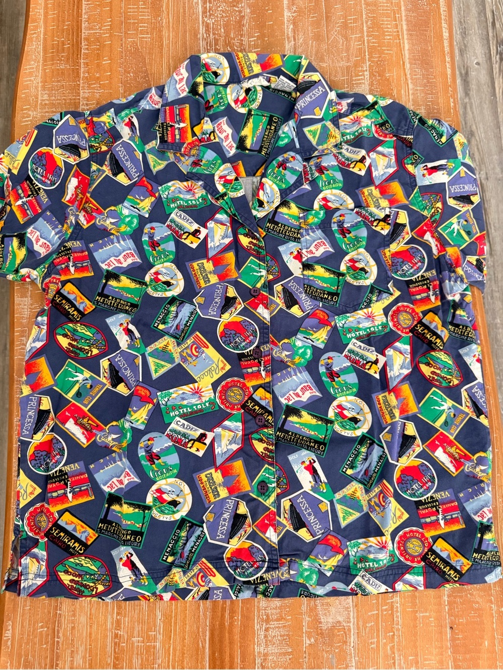 Vintage 90s Patch Badge-Print Short Sleeve Button-Down Shirt Size M Preppy style